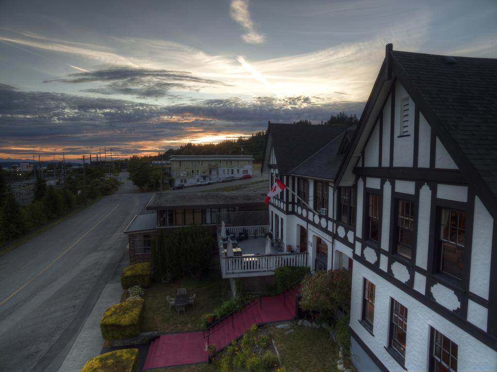 The Old Courthouse Inn Пауъл Ривър Екстериор снимка