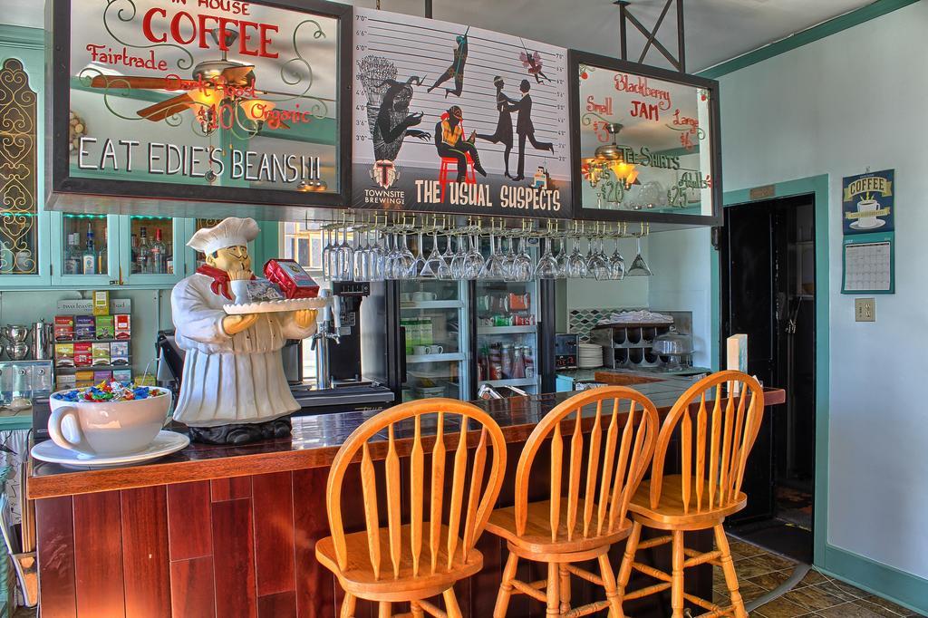 The Old Courthouse Inn Пауъл Ривър Екстериор снимка